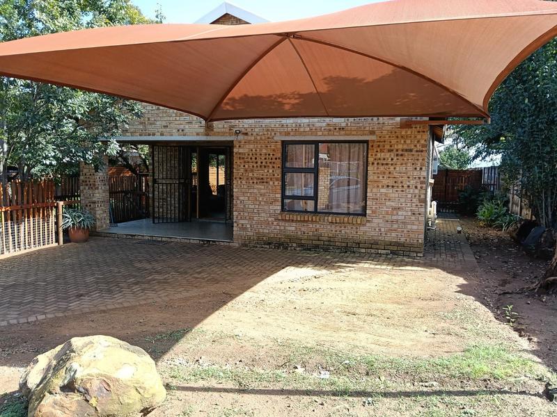 5 Bedroom Property for Sale in Brackendowns Gauteng