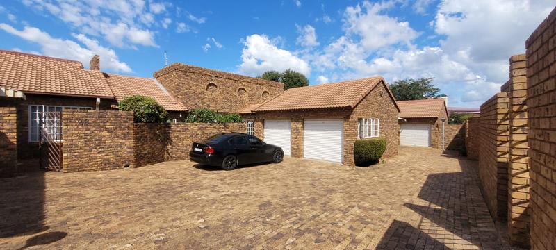 3 Bedroom Property for Sale in Brackendowns Gauteng