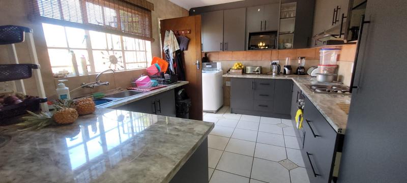 3 Bedroom Property for Sale in Brackendowns Gauteng