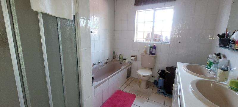 3 Bedroom Property for Sale in Brackendowns Gauteng
