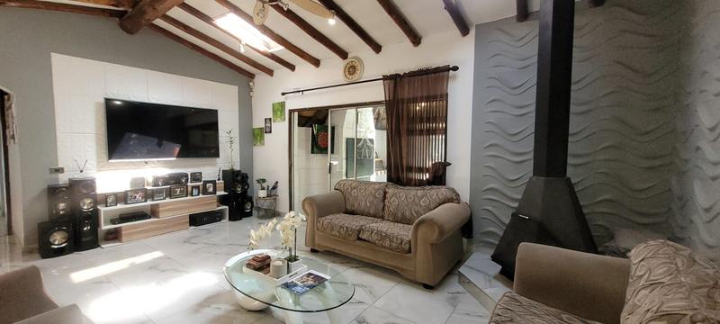 4 Bedroom Property for Sale in Brackendowns Gauteng