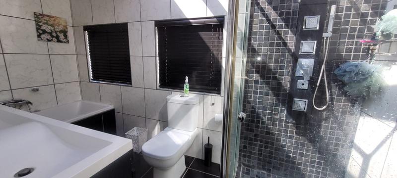 4 Bedroom Property for Sale in Brackendowns Gauteng