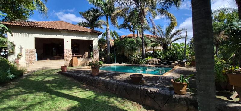 6 Bedroom Property for Sale in Mnandi Gauteng