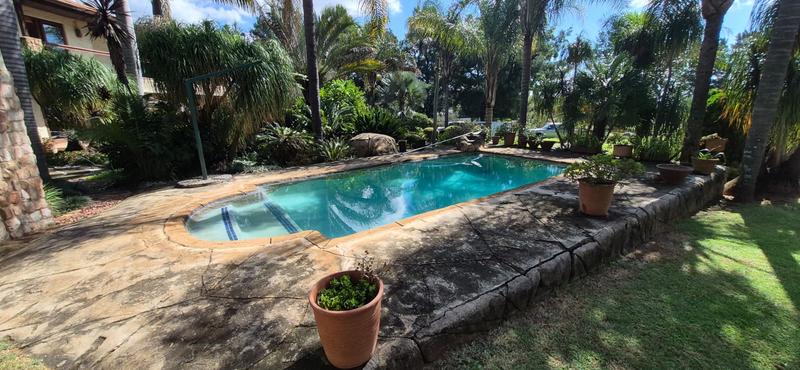 6 Bedroom Property for Sale in Mnandi Gauteng