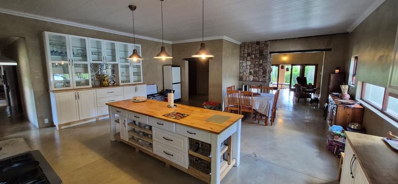 6 Bedroom Property for Sale in Mnandi Gauteng