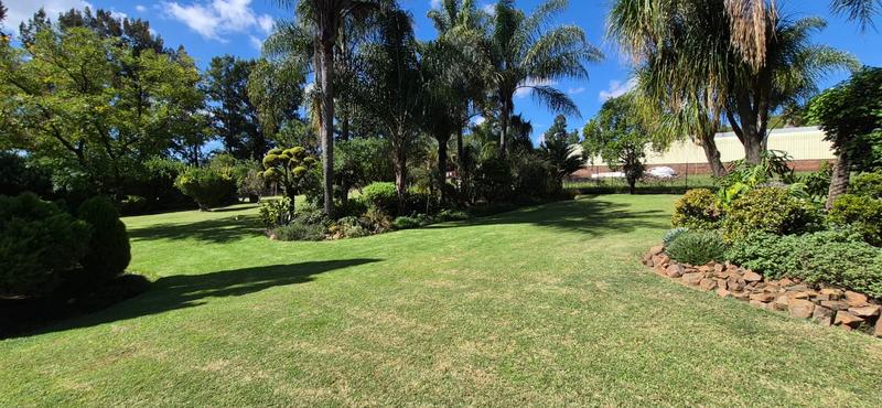 6 Bedroom Property for Sale in Mnandi Gauteng