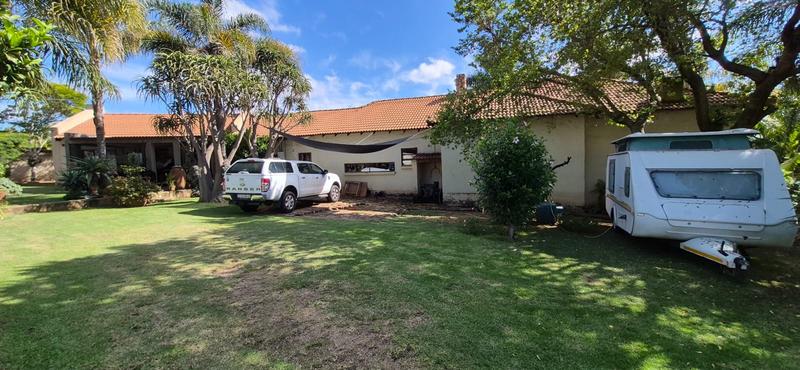 6 Bedroom Property for Sale in Mnandi Gauteng