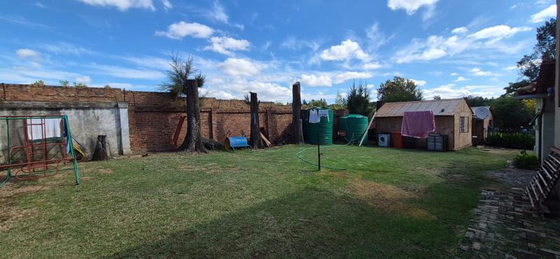 6 Bedroom Property for Sale in Mnandi Gauteng