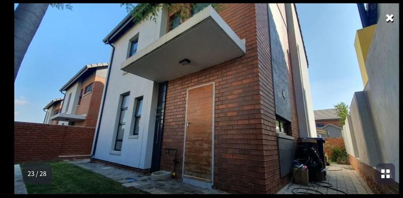 3 Bedroom Property for Sale in Rooihuiskraal North Gauteng