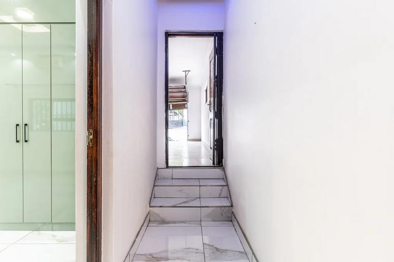 To Let 1 Bedroom Property for Rent in Bryanston Gauteng