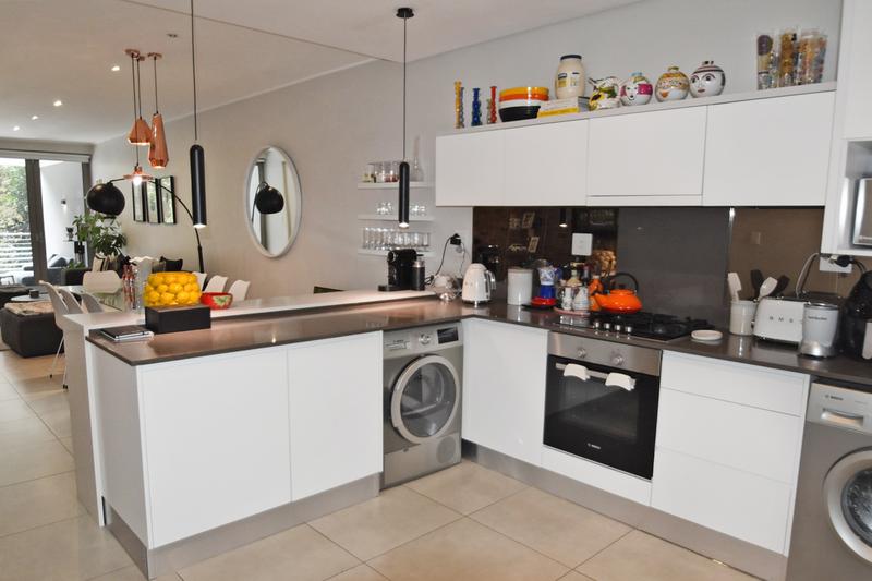 To Let 2 Bedroom Property for Rent in Illovo Gauteng