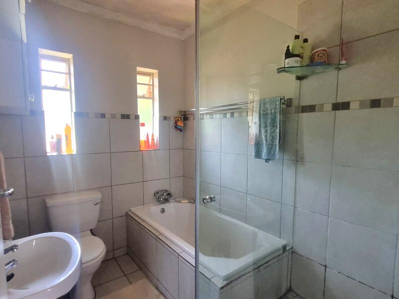 3 Bedroom Property for Sale in Faerie Glen Gauteng
