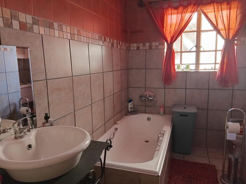 3 Bedroom Property for Sale in Brackendowns Gauteng