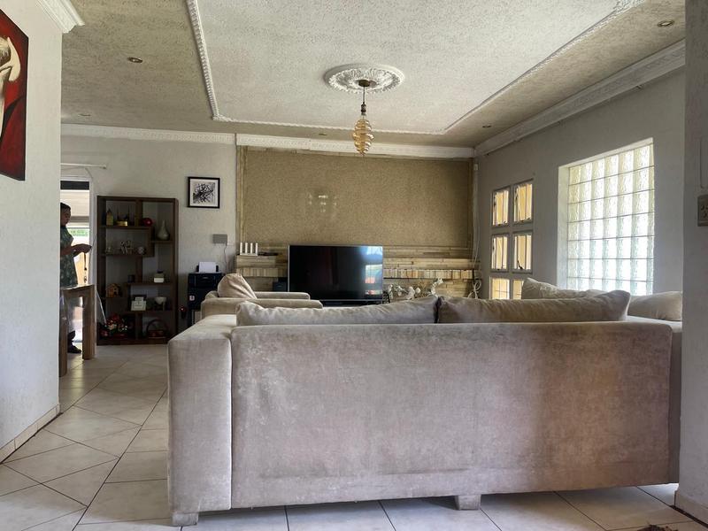 4 Bedroom Property for Sale in Glenanda Gauteng
