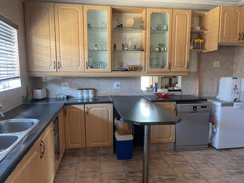 4 Bedroom Property for Sale in Glenanda Gauteng