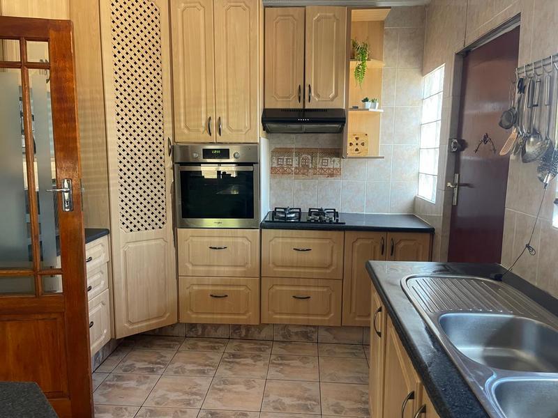 4 Bedroom Property for Sale in Glenanda Gauteng