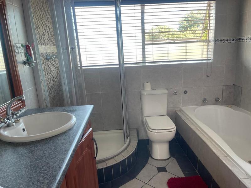 4 Bedroom Property for Sale in Glenanda Gauteng