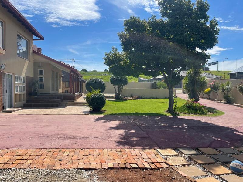 4 Bedroom Property for Sale in Glenanda Gauteng
