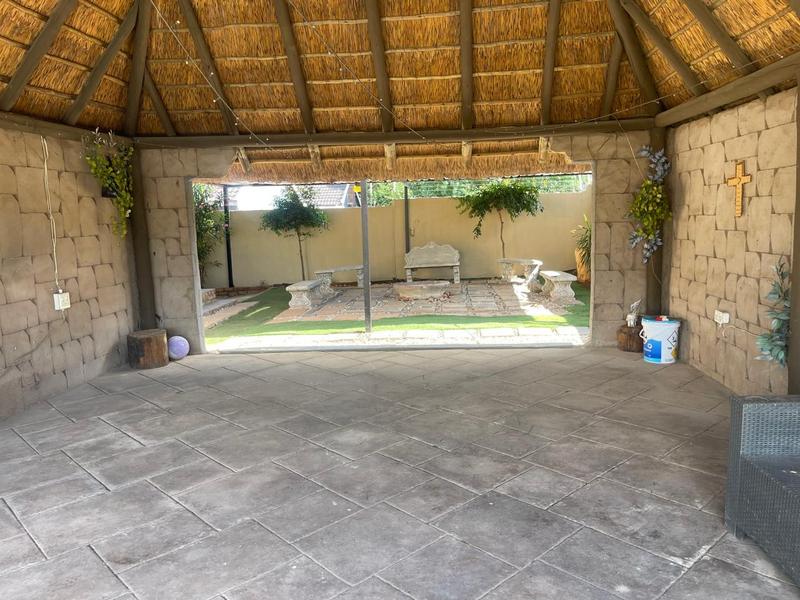 4 Bedroom Property for Sale in Glenanda Gauteng