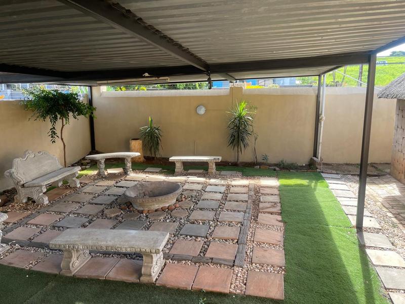 4 Bedroom Property for Sale in Glenanda Gauteng