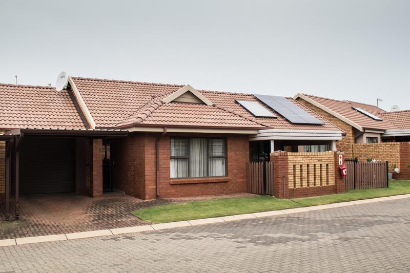 2 Bedroom Property for Sale in Eldoraigne Gauteng