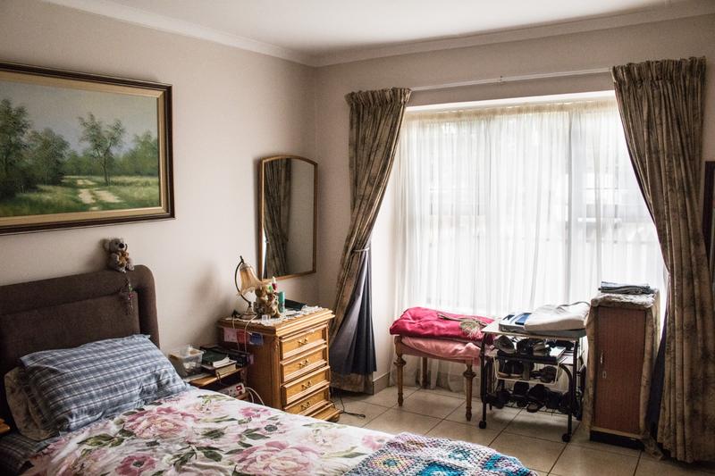 2 Bedroom Property for Sale in Eldoraigne Gauteng