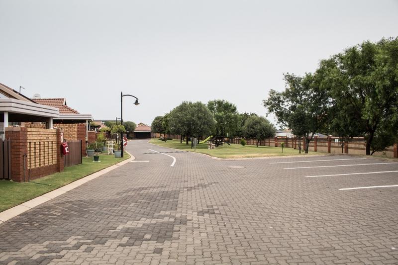 2 Bedroom Property for Sale in Eldoraigne Gauteng