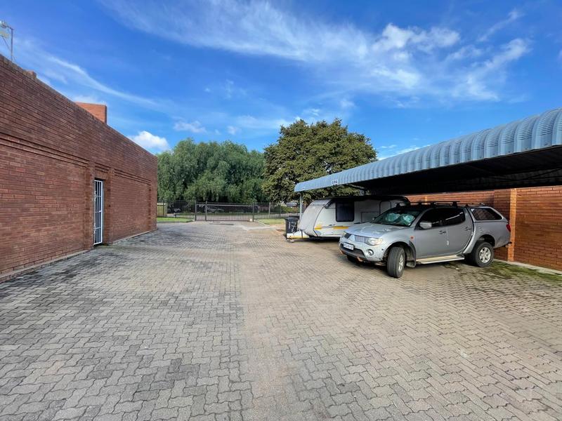 To Let Commercial Property for Rent in Rooihuiskraal Gauteng