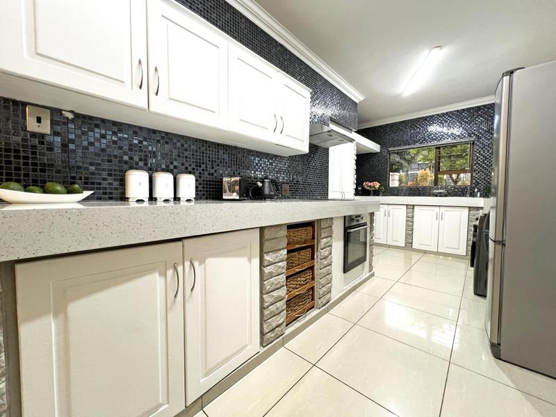 3 Bedroom Property for Sale in Featherbrooke Estate Gauteng