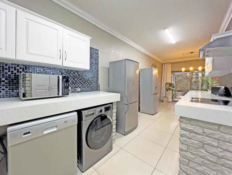 3 Bedroom Property for Sale in Featherbrooke Estate Gauteng