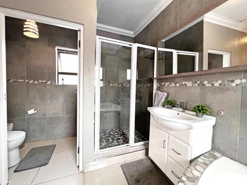 3 Bedroom Property for Sale in Featherbrooke Estate Gauteng