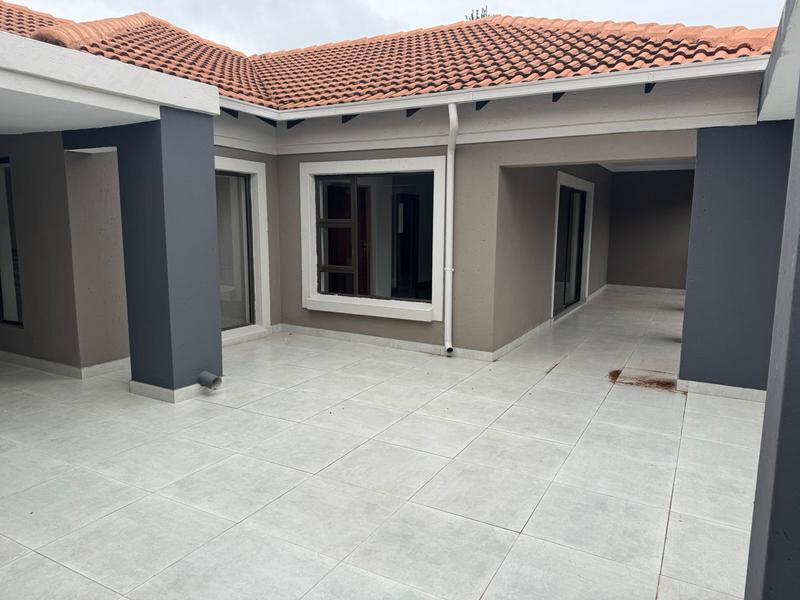 6 Bedroom Property for Sale in Midstream Estate Gauteng
