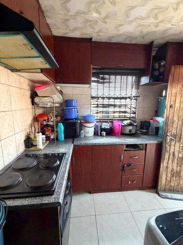 To Let 2 Bedroom Property for Rent in Fleurhof Gauteng