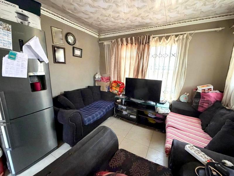 To Let 2 Bedroom Property for Rent in Fleurhof Gauteng