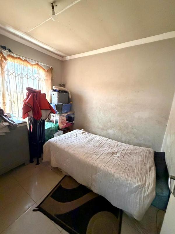 To Let 2 Bedroom Property for Rent in Fleurhof Gauteng