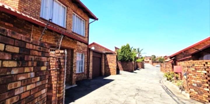 3 Bedroom Property for Sale in South Crest Gauteng
