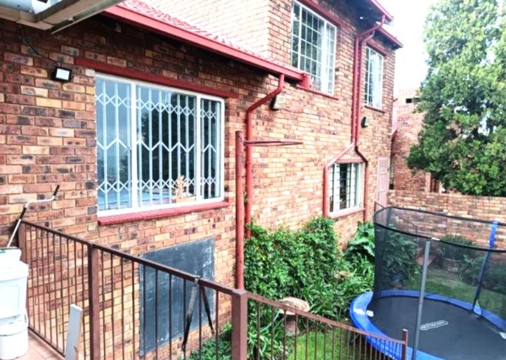 3 Bedroom Property for Sale in South Crest Gauteng