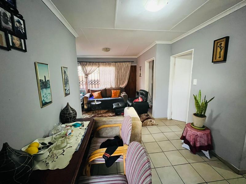 3 Bedroom Property for Sale in Windmill Park Gauteng