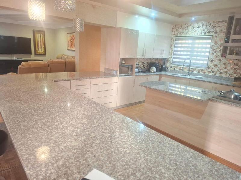 5 Bedroom Property for Sale in Amandasig Gauteng