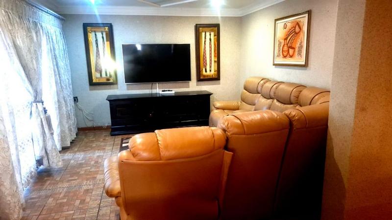 5 Bedroom Property for Sale in Amandasig Gauteng
