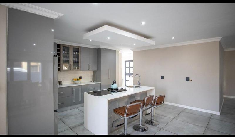 5 Bedroom Property for Sale in Hesteapark Gauteng