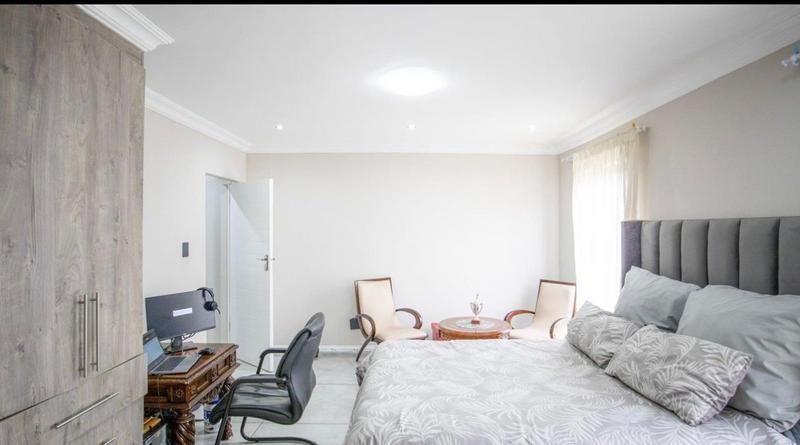 5 Bedroom Property for Sale in Hesteapark Gauteng