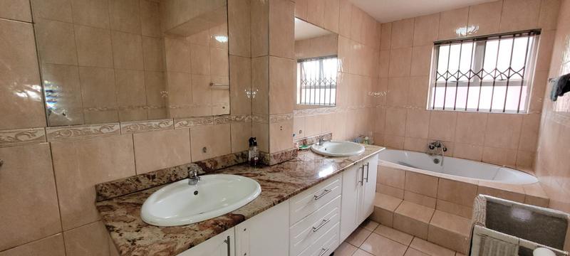 3 Bedroom Property for Sale in Glenvista Gauteng