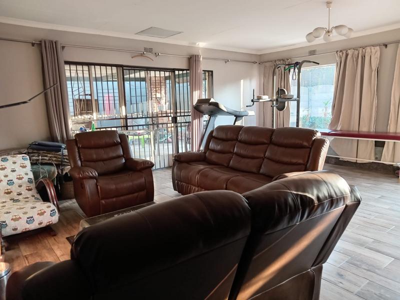 To Let 4 Bedroom Property for Rent in Dalpark Proper Gauteng