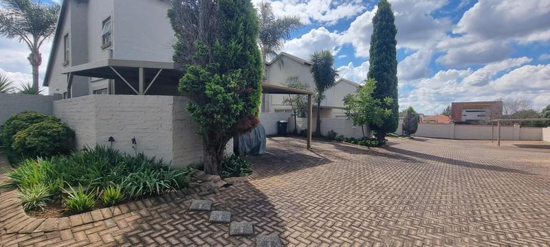 3 Bedroom Property for Sale in Heuwelsig Estate Gauteng