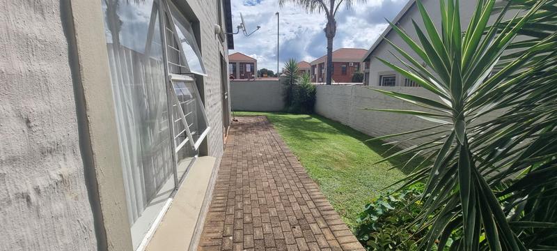 3 Bedroom Property for Sale in Heuwelsig Estate Gauteng