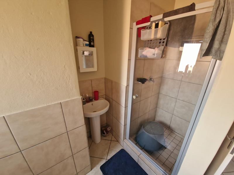 1 Bedroom Property for Sale in Klippoortje Gauteng