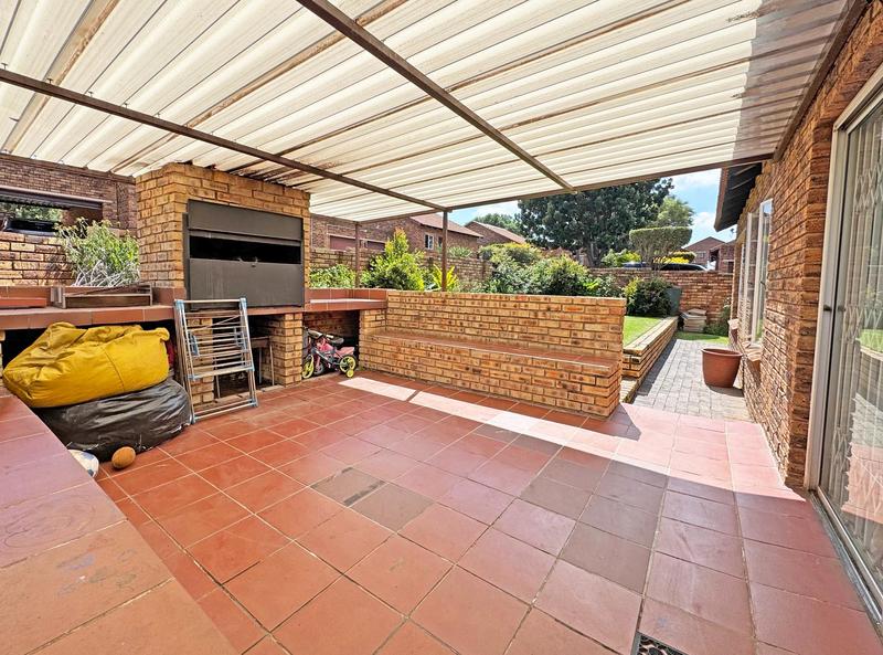 3 Bedroom Property for Sale in Wilgeheuwel Gauteng