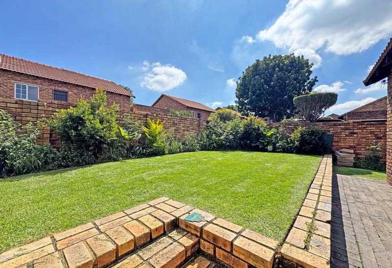 3 Bedroom Property for Sale in Wilgeheuwel Gauteng