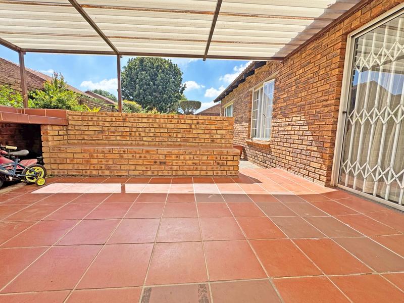 3 Bedroom Property for Sale in Wilgeheuwel Gauteng